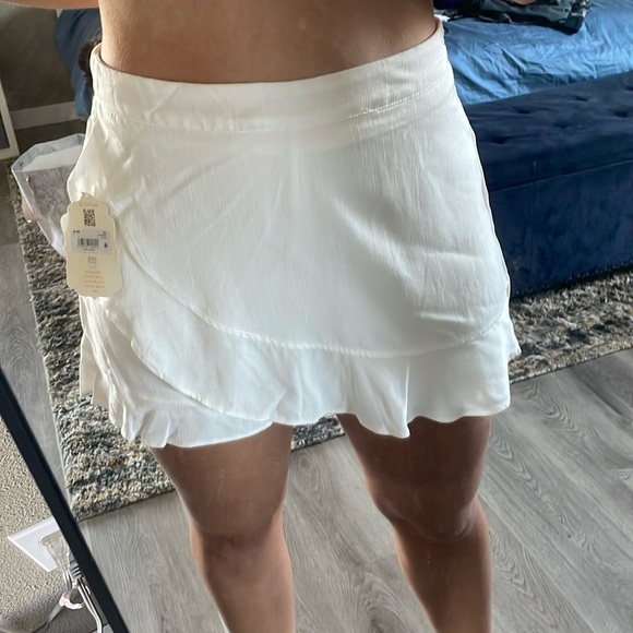 Altar’s State White Skort - Picture 5 of 7